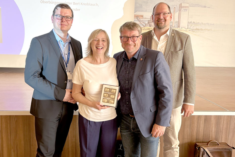 Photo: Jan Braunsberger (from left), Managing Director of the Magdeburg Elbe-Börde-Heide Tourism Association, Association Chairman Bert Knoblauch and Deputy Chairman Martin Stichnoth thank Marlies Cassuhn for her many years of service on the board of the tourism association. Photo credits: City of Wolmirstedt