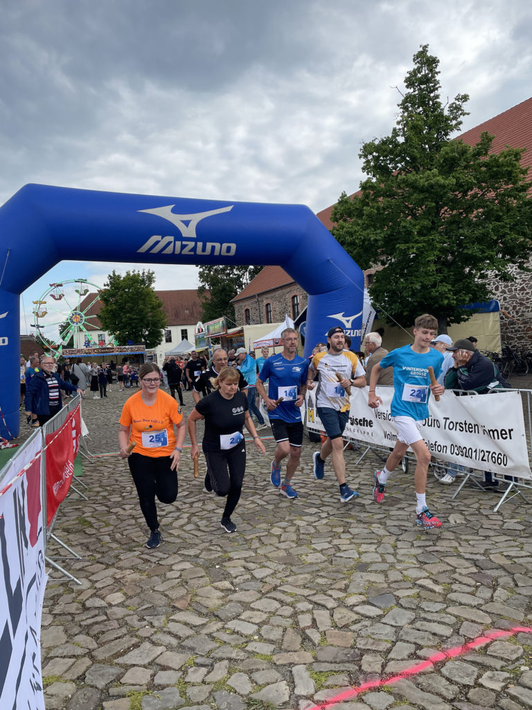 Läuber beim Zieleinlauf
