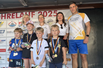 Strahlende Gesichter bei den Gewinner-Teams des Wolmirstedter Ohrelaufs 2025.
