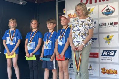 Strahlende Gesichter bei den Gewinner-Teams des Wolmirstedter Ohrelaufs 2025.