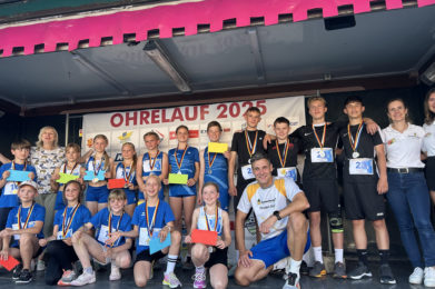 Strahlende Gesichter bei den Gewinner-Teams des Wolmirstedter Ohrelaufs 2025.