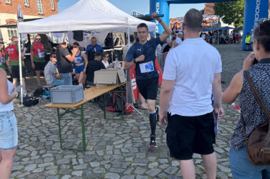 Jubel beim Zieleinlauf des Ohrelaufs.