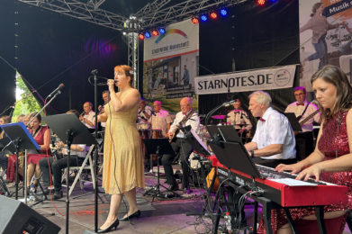 Die Bigband "Starnotes" beim Wolmirstedter Stadtfest.