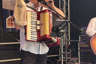 "Michl" von den "Randfichten" beim Wolmirstedter Stadtfest.