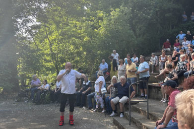 "De Randfichten" aus dem Erzgebirge traten beim Wolmirstedter Stadtfest auf.