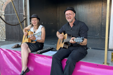 Gesangs-Duo „Handgemacht“