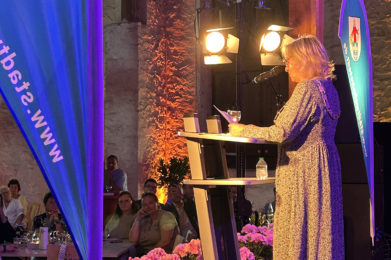 Marlies Cassuhn am Rednerpult