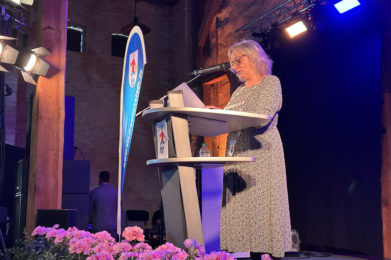 Marlies Cassuhn am Rednerpult
