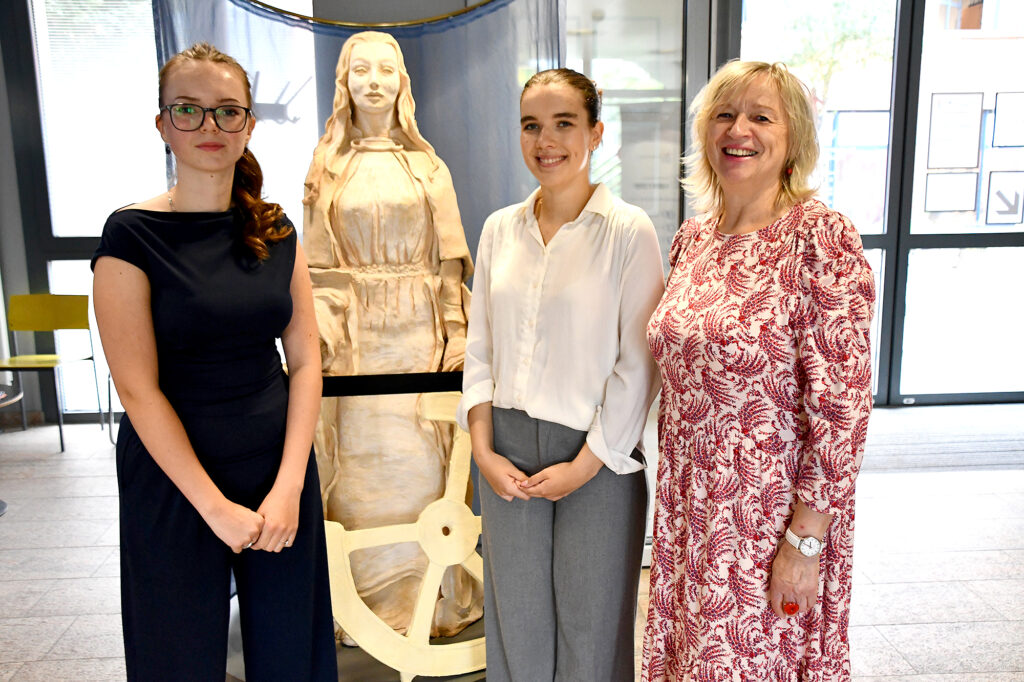 Two new trainees with Marlies Cassuhn
