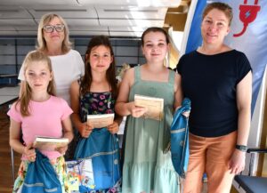 Marlies Cassuhn and Janina Freimann with Anny Charlotte, Jule and Mathilda