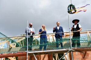 Beim Richtfest des Wohnquartiers