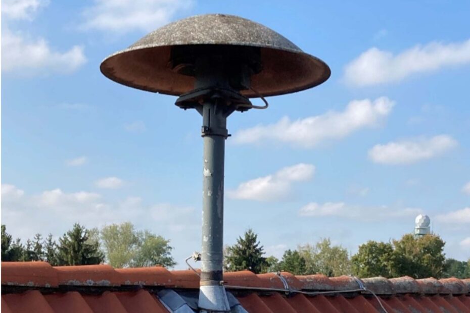 Siren on the roof