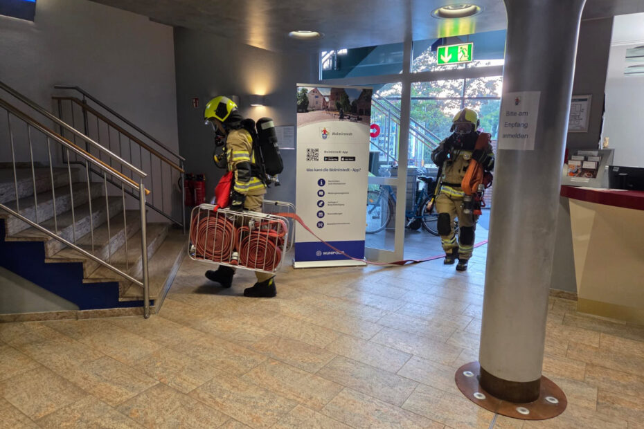 Breathing apparatus wearers made their way into the basement of the old town hall building. Photo Volunteer Fire Brigade Wolmirstedt