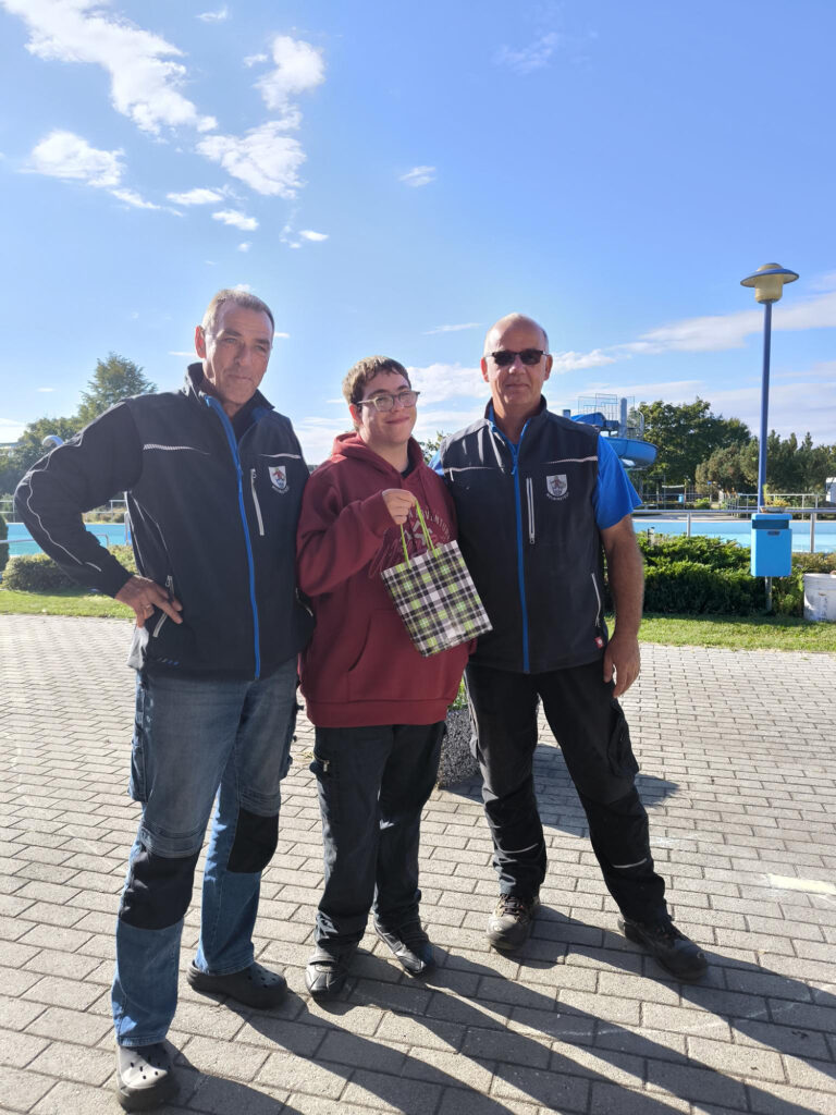 Lifeguard Andreas Harwig, trainee Alessandro Sölter and swimming instructor Stefan Grahn.