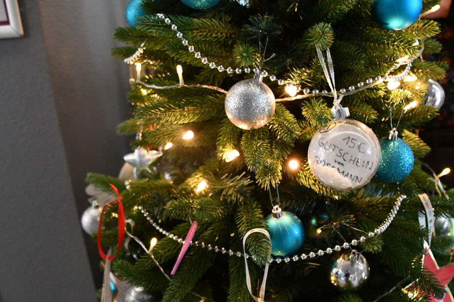 Der-Weihnachtswunschbaum-der-Stadt-Wolmirstedt