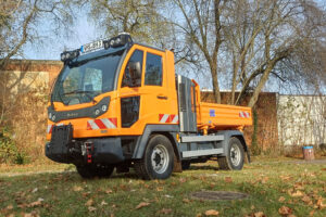 The Wolmirstedt building yard's new Multicar is to be used in a variety of ways.