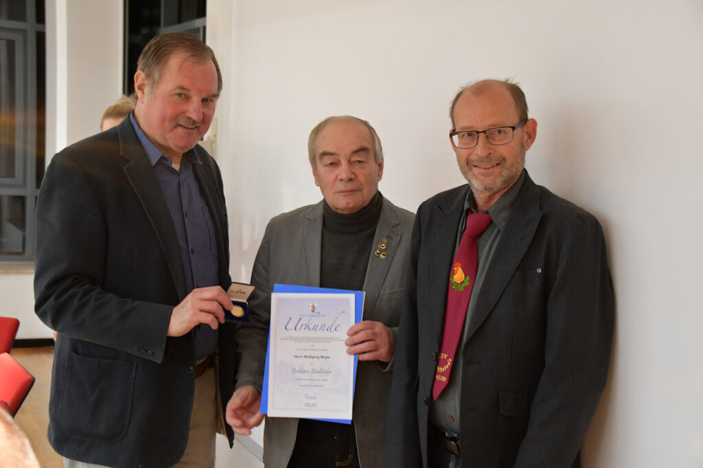 Der stellvertretende Stadtratsvorsitzende Fritz-Georg Meyer (li), Wolfgang Meyer (Mitte) und Jürgen Bednorz.