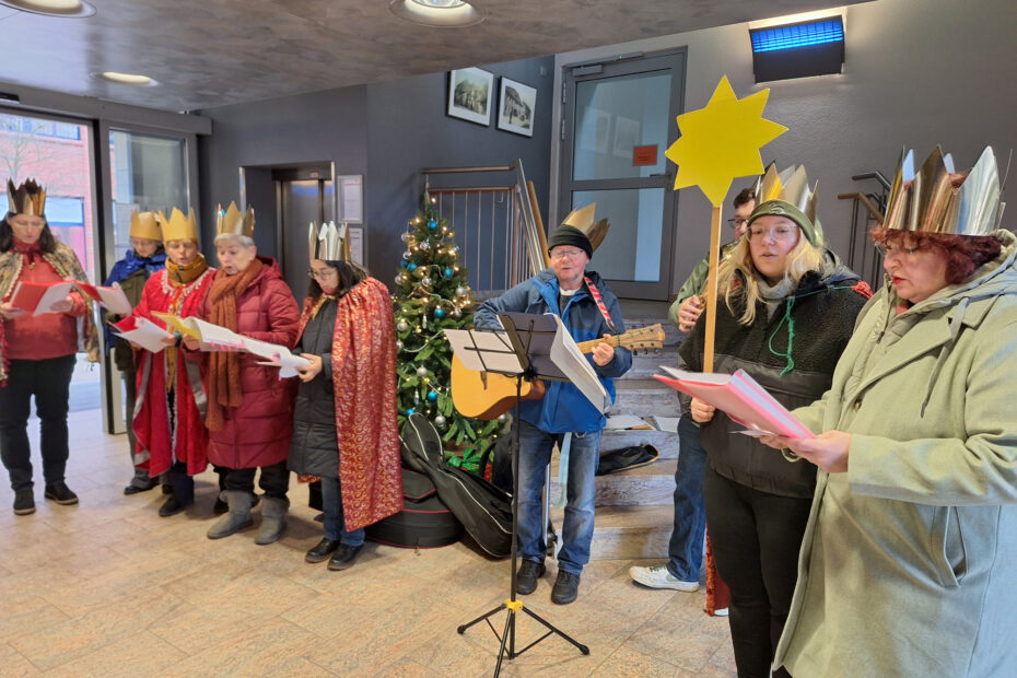 Die Sternsinger im Jahr 2025 im Wolmirstedter Rathaus.