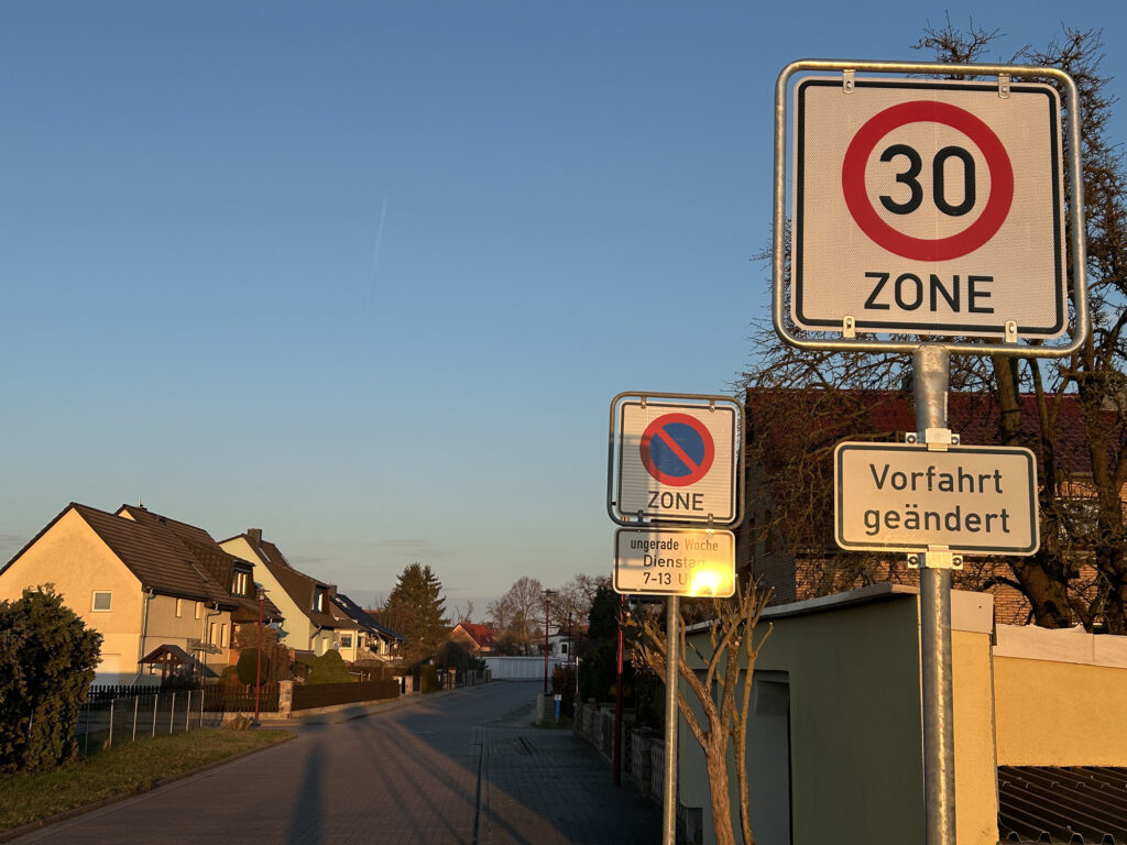 Im Wolmirstedter Ortsteil Glindenberg herrscht ab sofort eine Geschwindigkeitsgrenze von 30 Kilometern pro Stunde.