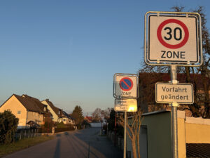 The speed limit in the Wolmirstedt district of Glindenberg is now 30 kilometers per hour.