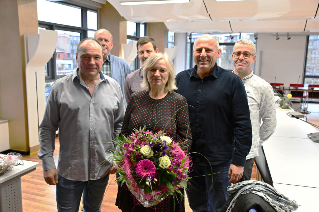 Marlies Cassuhn umringt von ihren Fachdienstleitern.