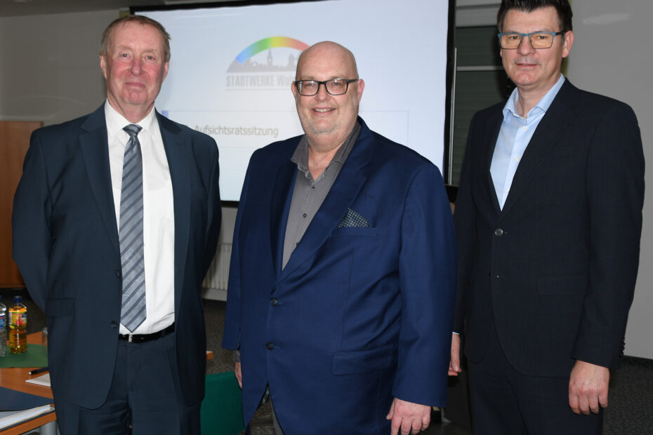 Wolmirstedts neuer Bürgermeister Mike Steffens (Mitte) im Vorfeld der Aufsichtsratssitzung der Stadtwerke mit den Stadtwerke-Geschäftsführern Harald Luther (links) und Stefan Anlauf.