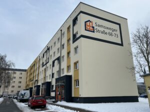Der Wohnblock der WWG an der Samsweger Straße 68 bis 73 wurde im Sinne von Wärme- und Energieeffizienz und Klimaschutz komplett saniert.