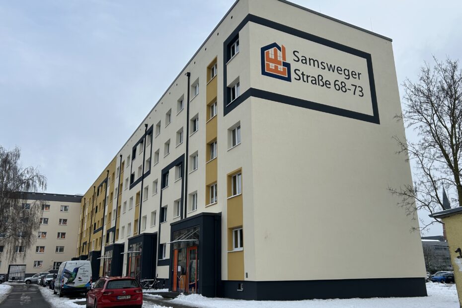 Der Wohnblock der WWG an der Samsweger Straße 68 bis 73 wurde im Sinne von Wärme- und Energieeffizienz und Klimaschutz komplett saniert.