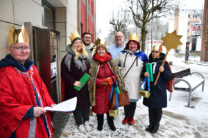Carolers in front of the town hall