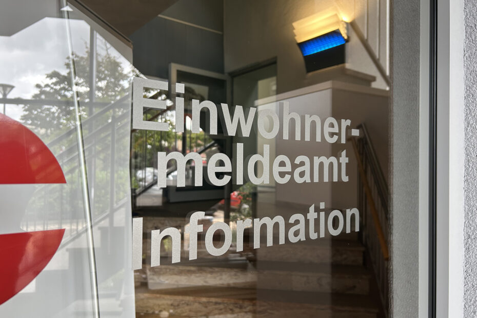 Wer einen neuen Ausweis benötigt, sollte rechtzeitig ins Einwohnermeldeamt gehen.