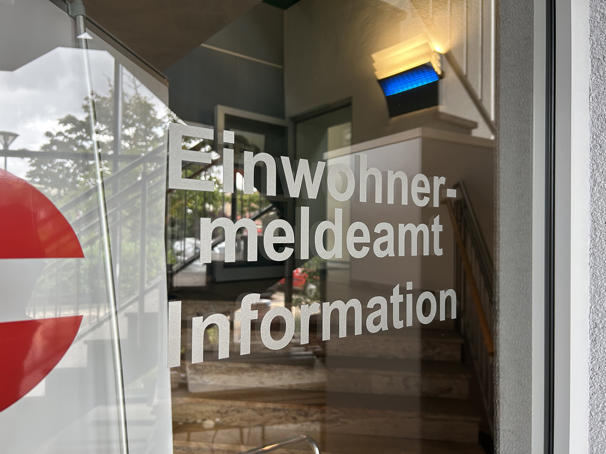Wer einen neuen Ausweis benötigt, sollte rechtzeitig ins Einwohnermeldeamt gehen.