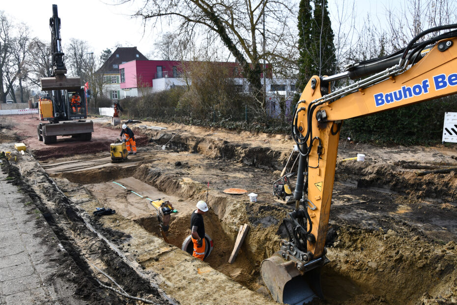 Auf der Heinrich-Heine-Straße finden derzeit Tiefbauarbeiten statt.