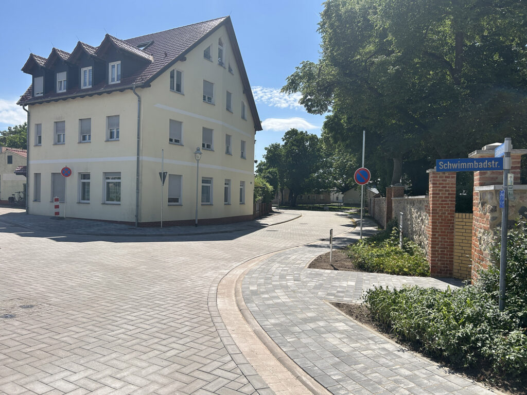 Die-Freigabe-der-Kreuzung-und-der-Fabrikstrasse