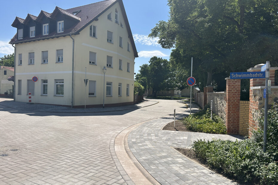 Die-Freigabe-der-Kreuzung-und-der-Fabrikstrasse