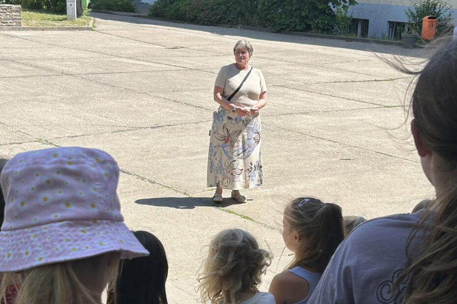 Hort-Erzieherin Gabriela Book wird verabschiedet.