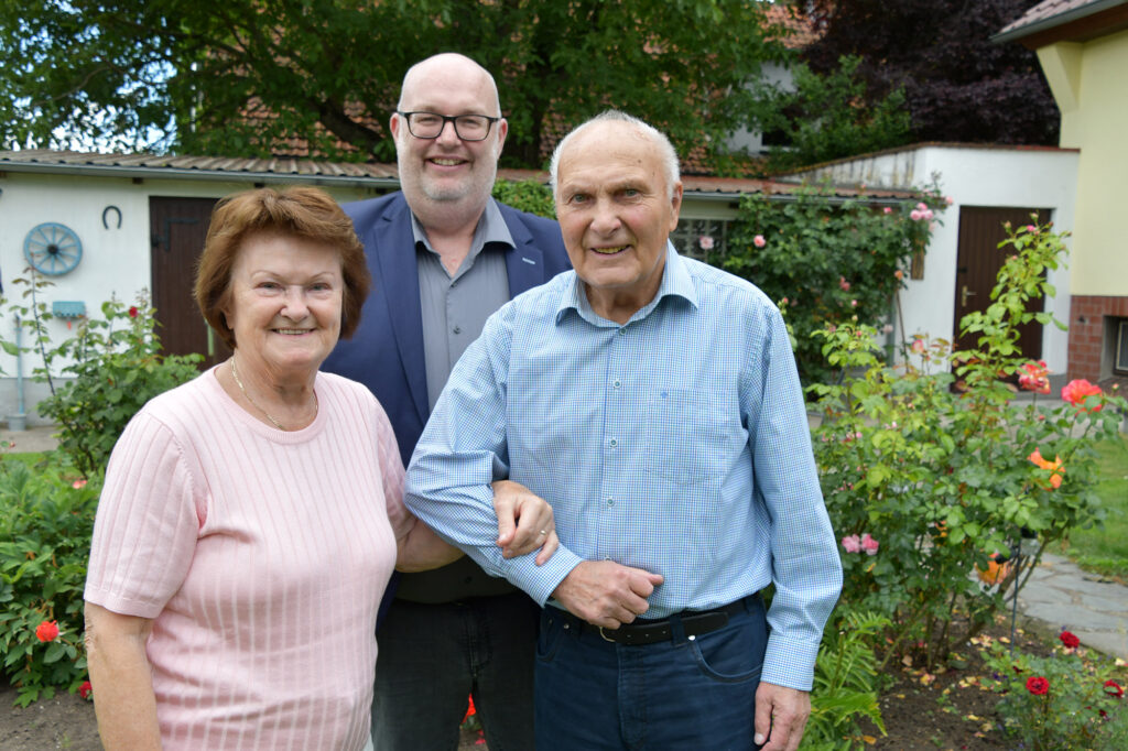Karin und Diethardt Misch mit Mike Steffens