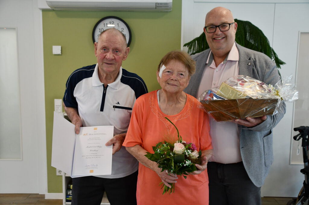 Manfred und Helga Wendland mit Mike Steffens