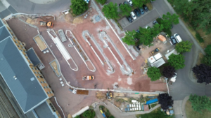 Der Bahnhofsvorplatz und der Busbahnhof von oben.